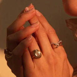 Marrow Fine Graduation Gifts | The Shape Of Things Collection^Curved Freeform Gold Ring