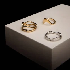 Marrow Fine Graduation Gifts | The Shape Of Things Collection^Curved Freeform Gold Ring