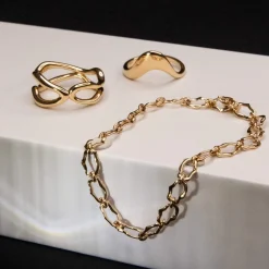 Marrow Fine Graduation Gifts | The Shape Of Things Collection^8mm Sculpted Link Gold Bracelet